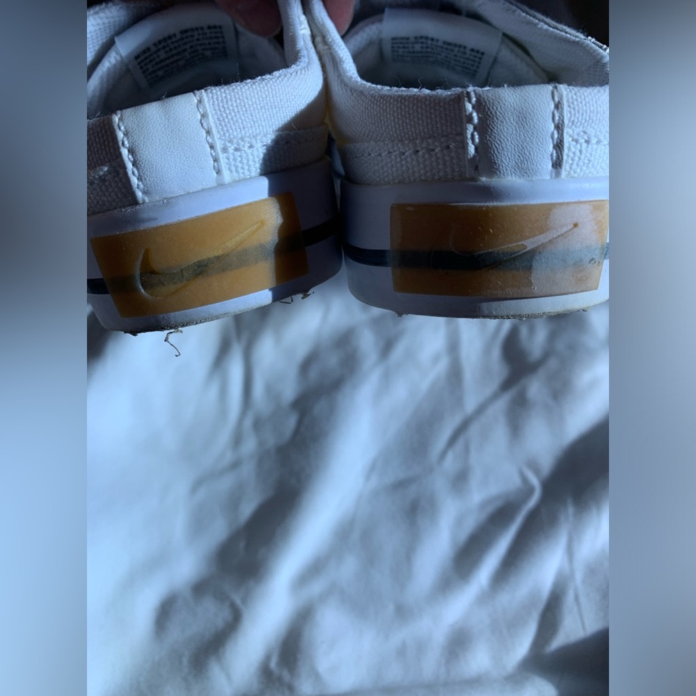 White Nike Low Sneakers with Stripe Detail. Sz 6/36 - Picture 6 of 6